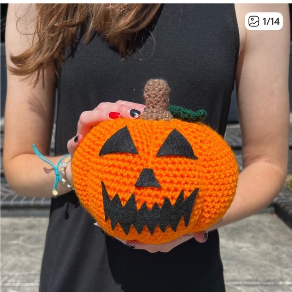 Hand Crocheted Spooktober Halloween Decor Bundle! - Picture 10 of 17